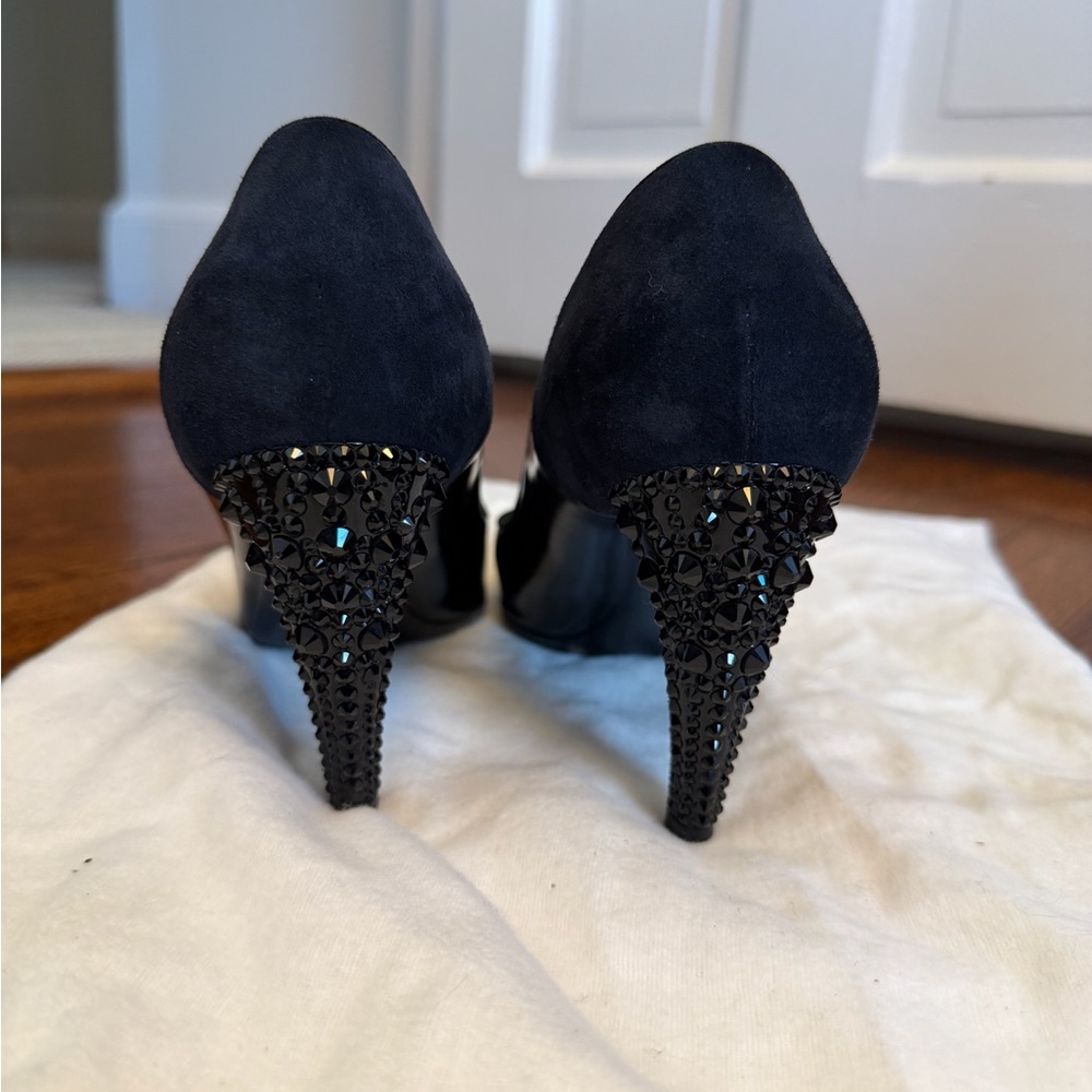 Louis Vuitton Black Pointed-Toe Patent Leather Pumps - Picture 3 of 5